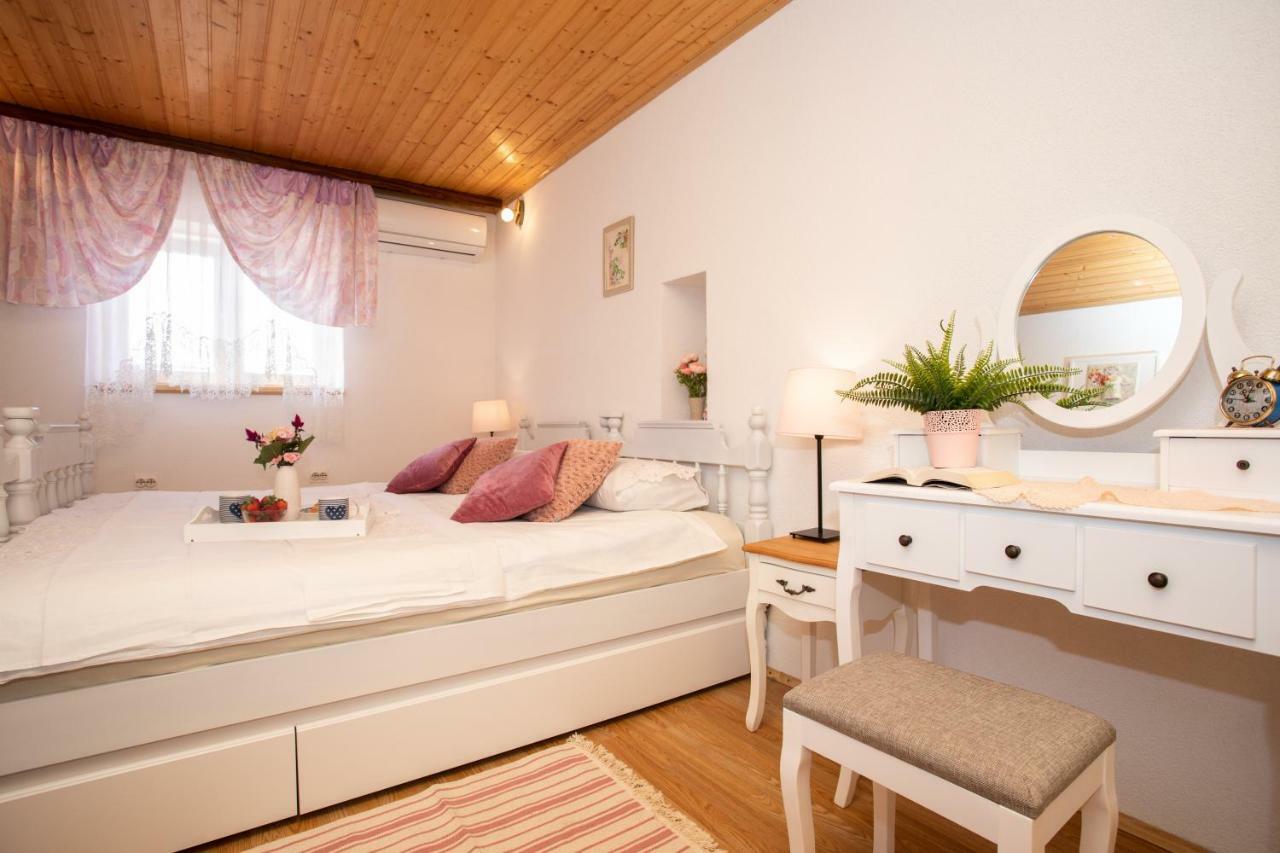 Apartman Verbenia Vrbnik Eksteriør billede