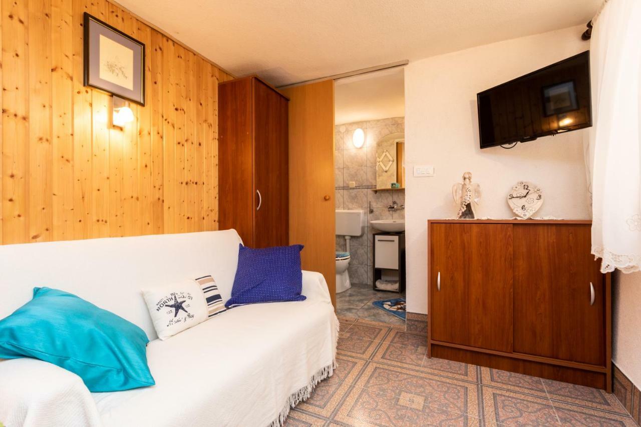 Apartman Verbenia Vrbnik Eksteriør billede